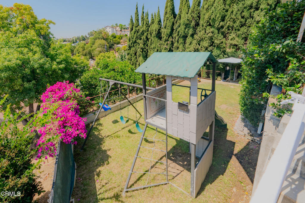 1049 N Herbert Avenue