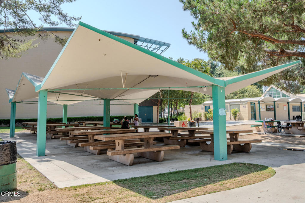 1049 N Herbert Avenue