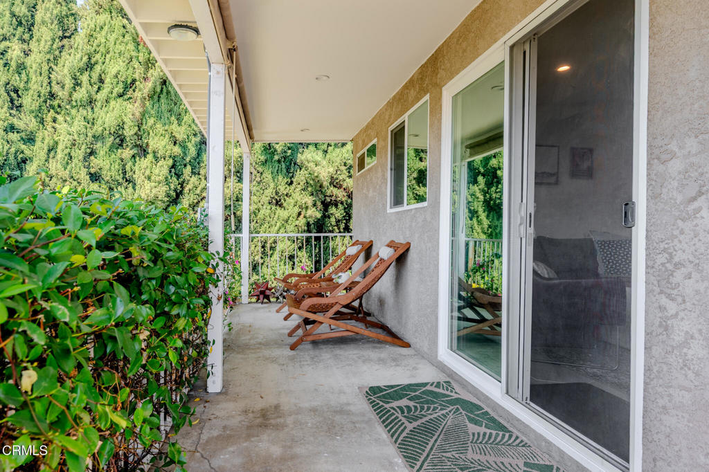 1049 N Herbert Avenue