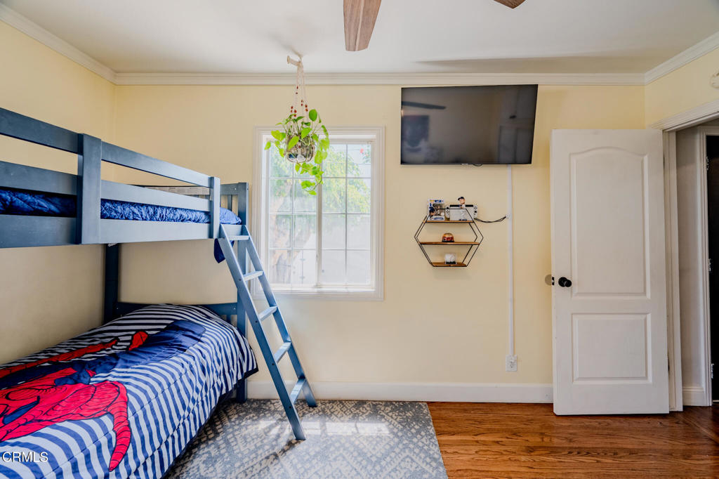 1049 N Herbert Avenue