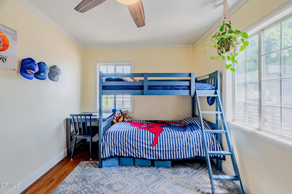 1049 N Herbert Avenue