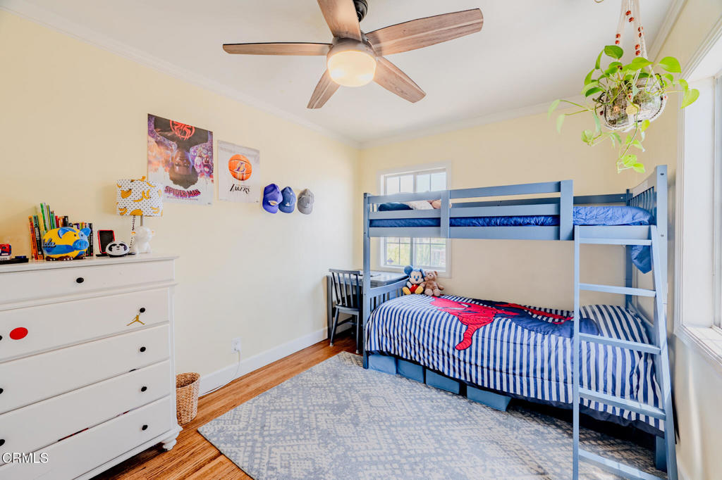 1049 N Herbert Avenue