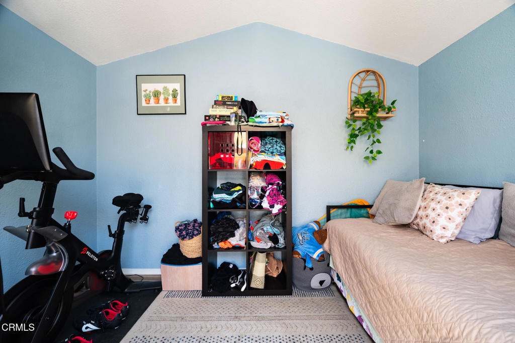 1049 N Herbert Avenue