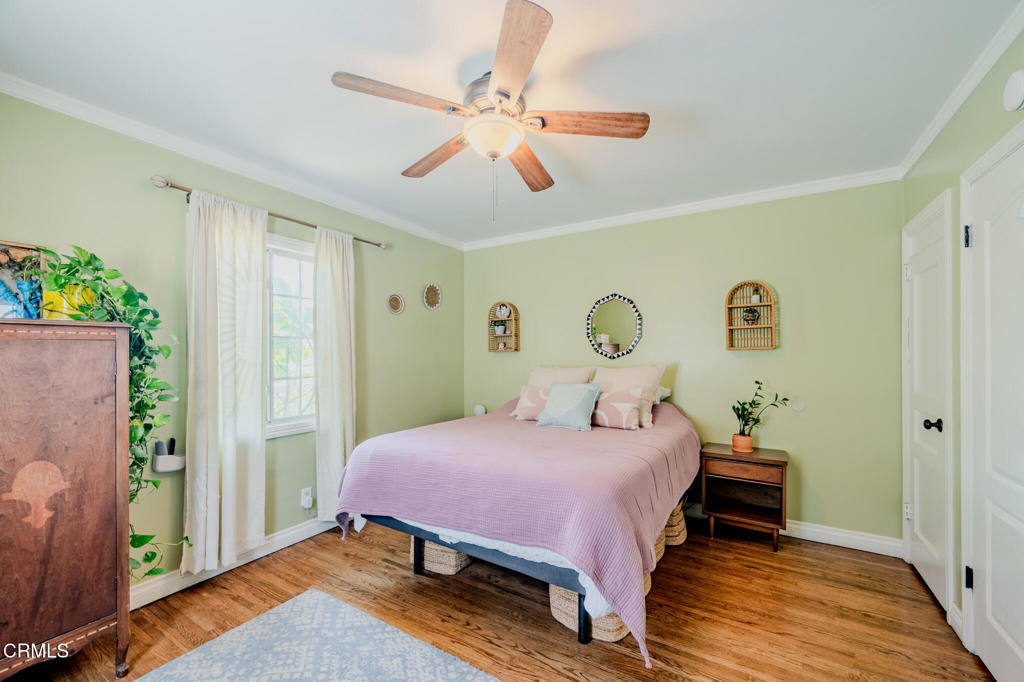 1049 N Herbert Avenue