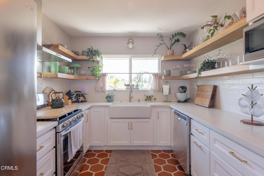 1049 N Herbert Avenue