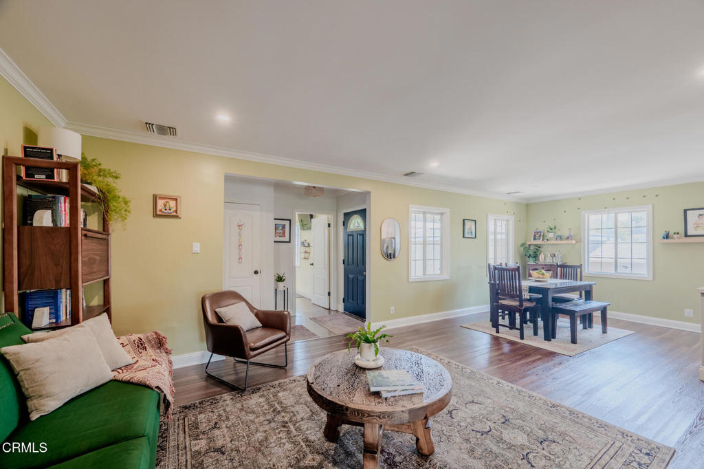 1049 N Herbert Avenue