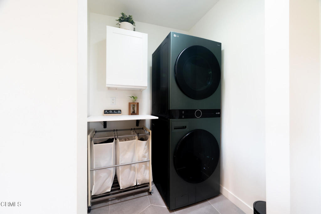 1049 N Herbert Avenue