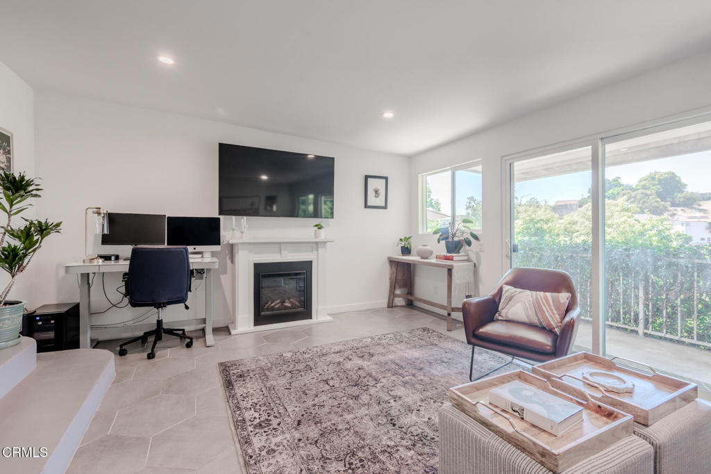 1049 N Herbert Avenue