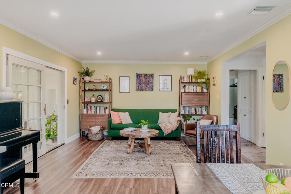 1049 N Herbert Avenue