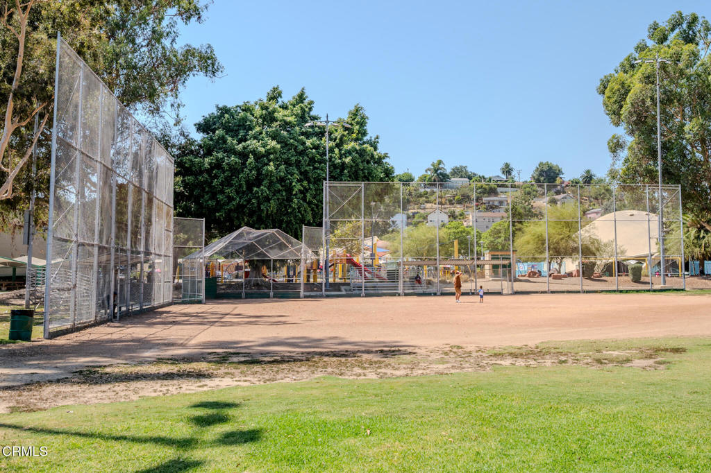 1049 N Herbert Avenue