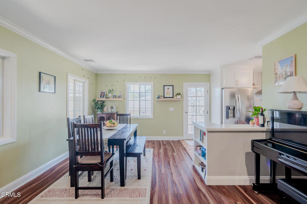 1049 N Herbert Avenue