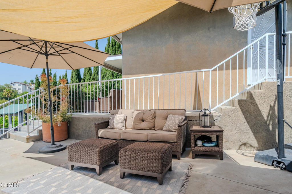 1049 N Herbert Avenue