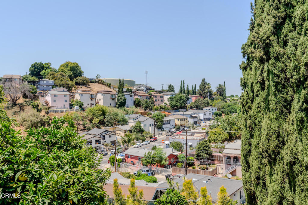 1049 N Herbert Avenue