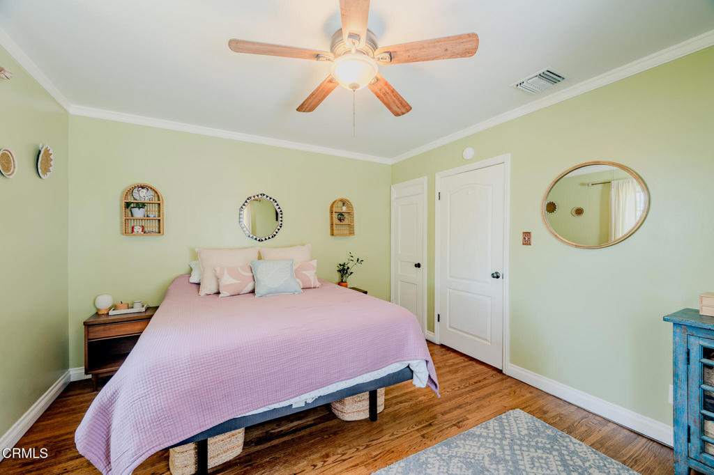 1049 N Herbert Avenue