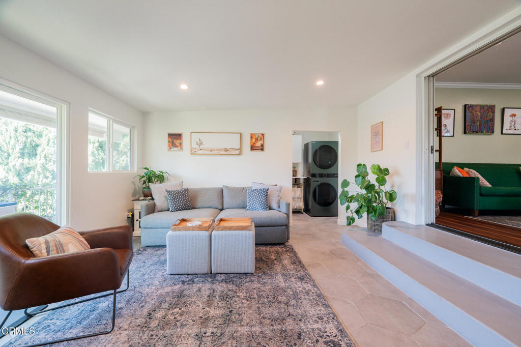 1049 N Herbert Avenue