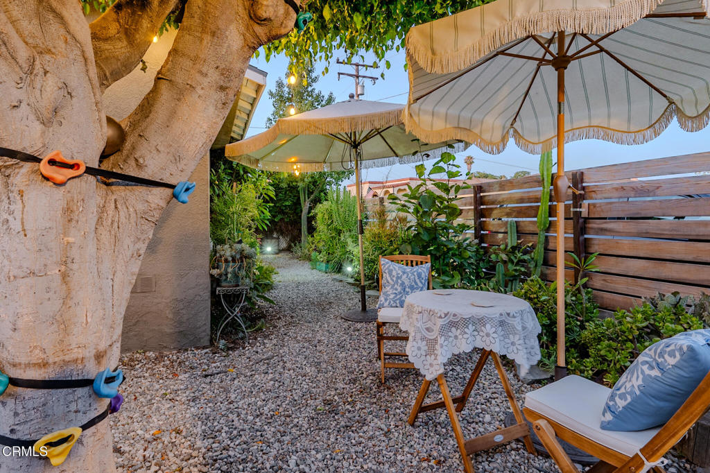 1049 N Herbert Avenue