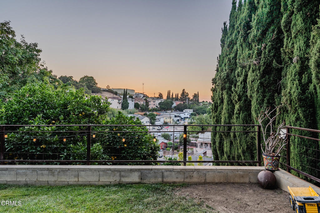 1049 N Herbert Avenue