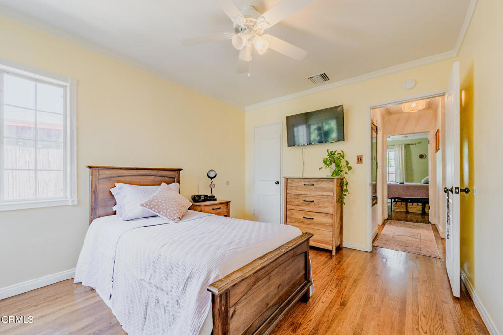 1049 N Herbert Avenue