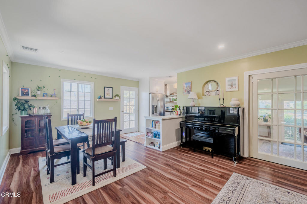 1049 N Herbert Avenue