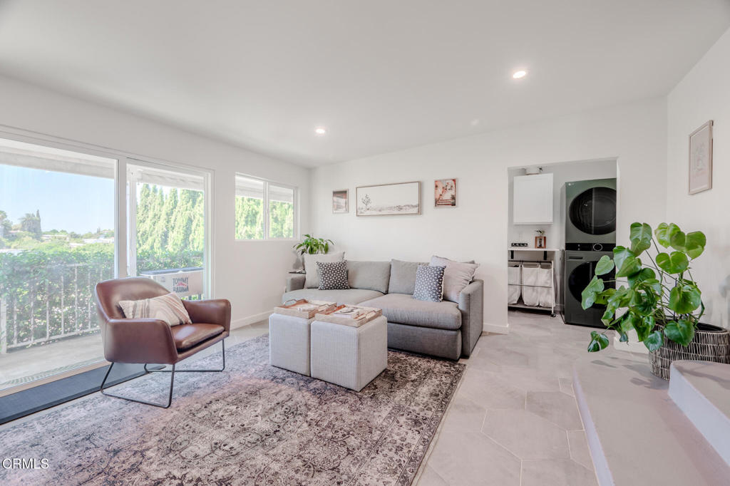 1049 N Herbert Avenue