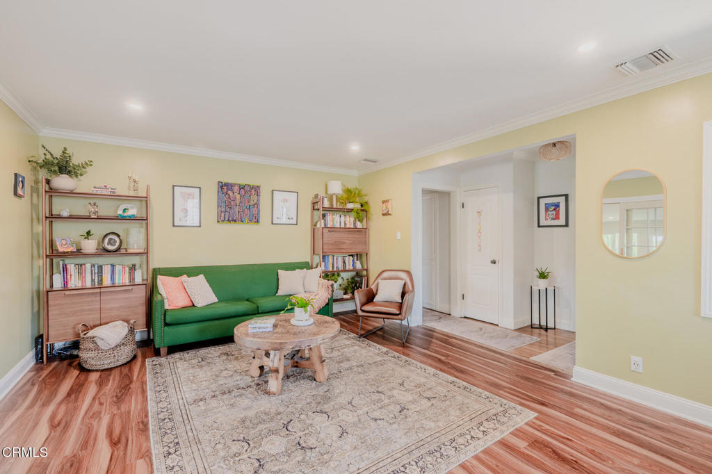 1049 N Herbert Avenue