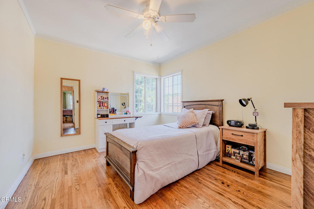 1049 N Herbert Avenue