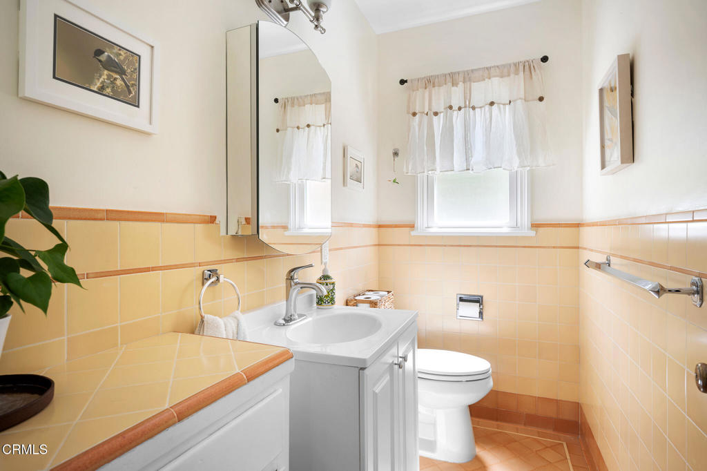 2175 Las Lunas Street