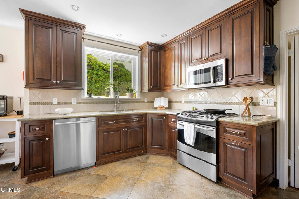 2175 Las Lunas Street