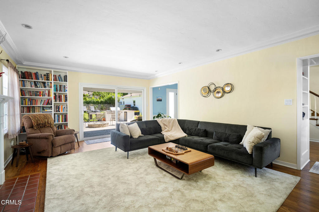 2175 Las Lunas Street