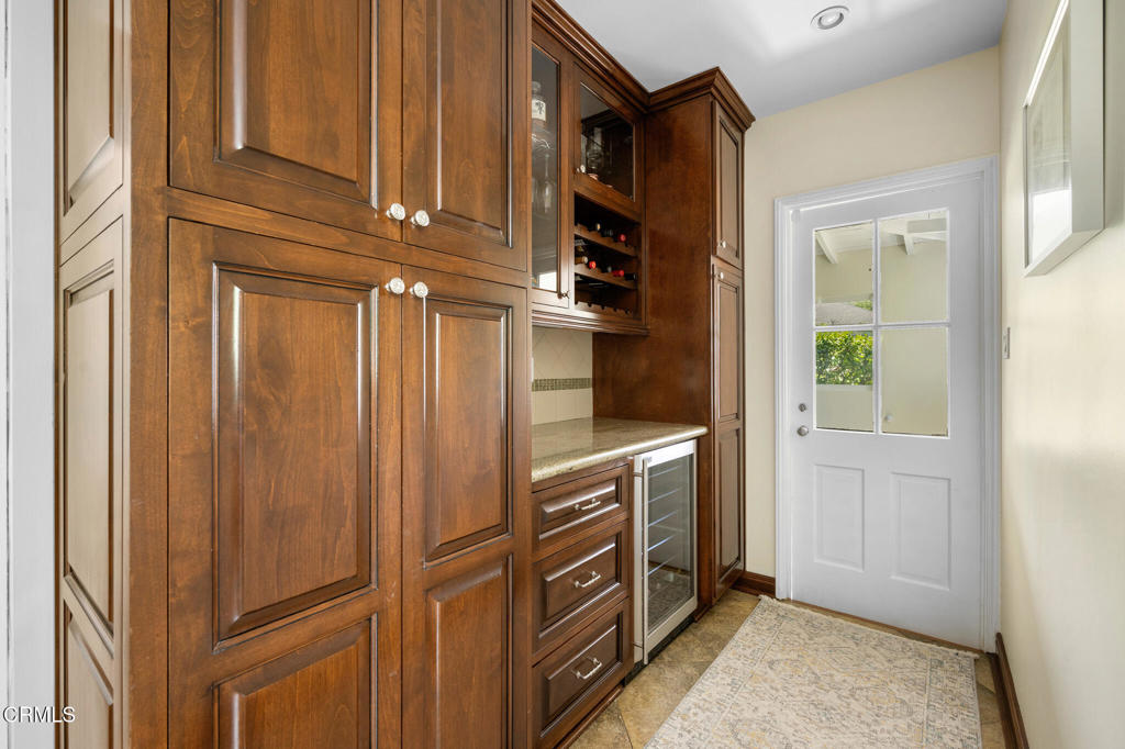 2175 Las Lunas Street