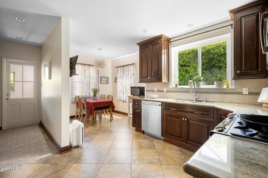 2175 Las Lunas Street