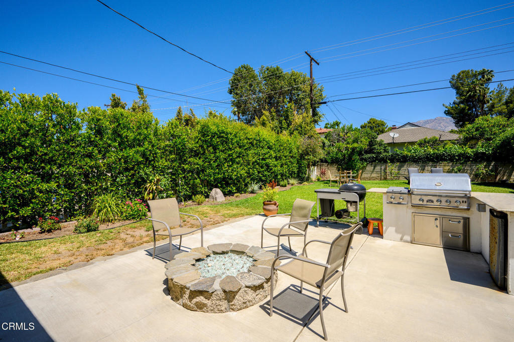 2175 Las Lunas Street