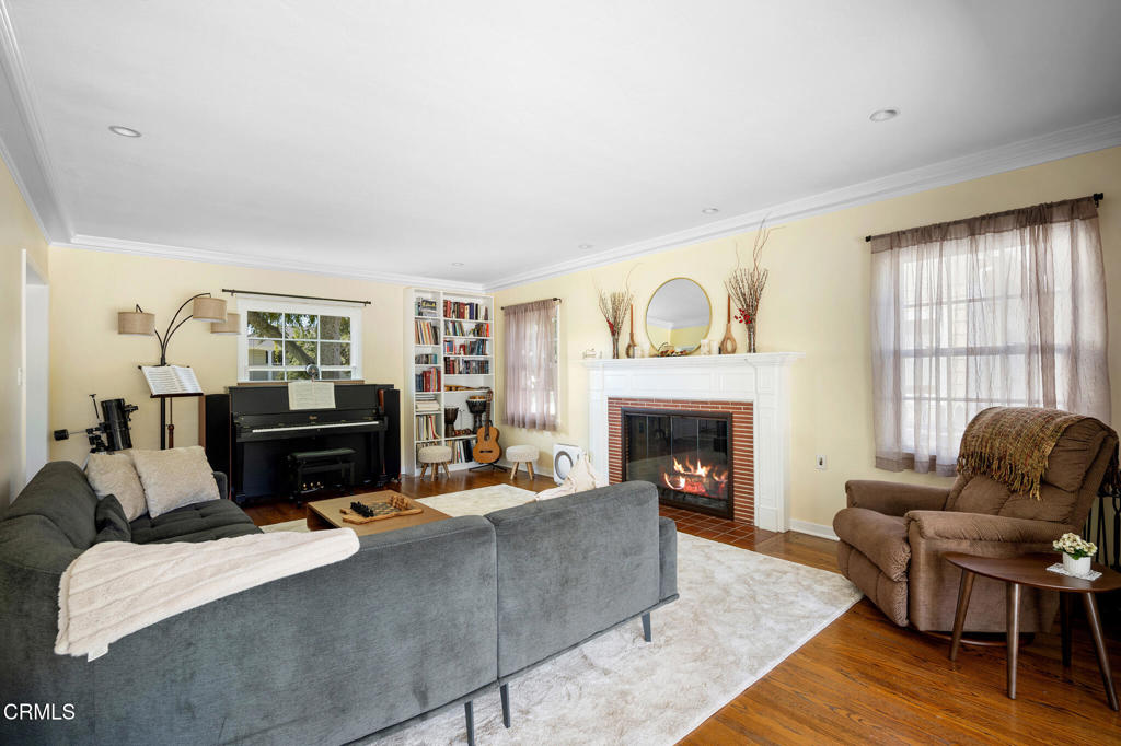 2175 Las Lunas Street