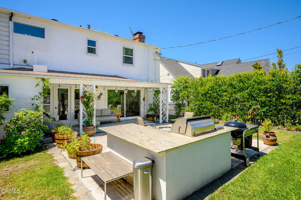 2175 Las Lunas Street