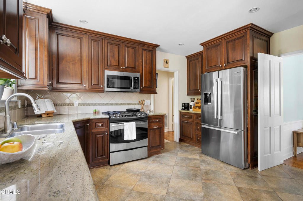 2175 Las Lunas Street