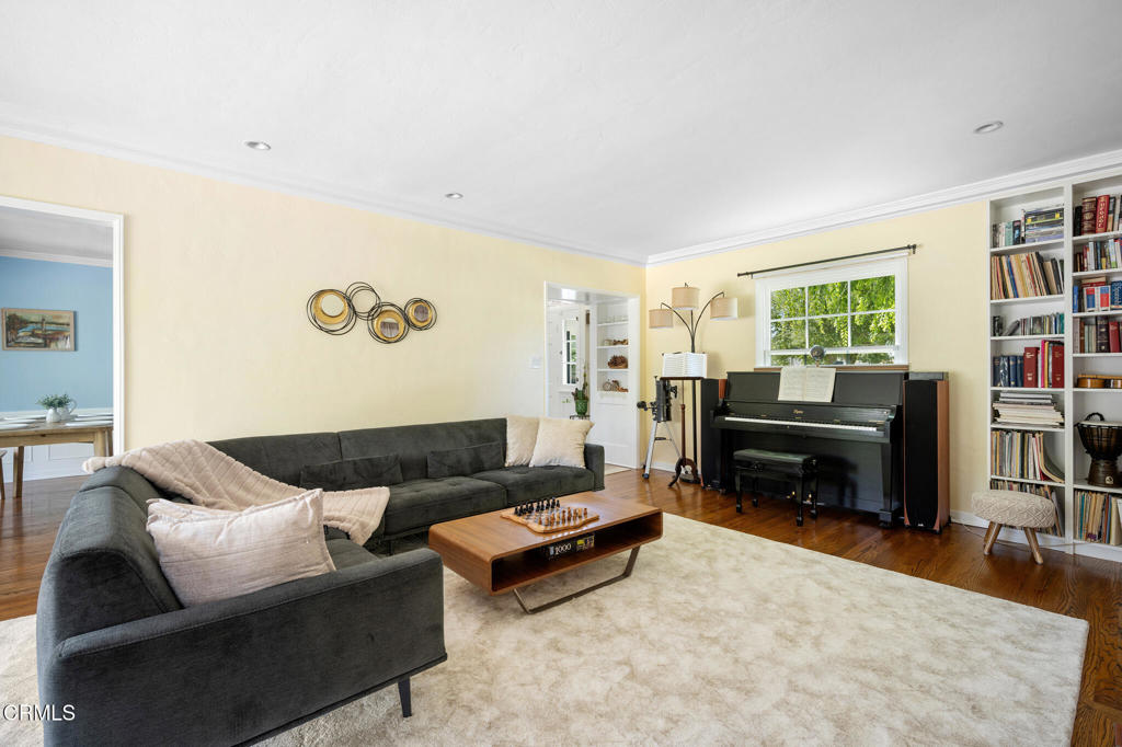 2175 Las Lunas Street