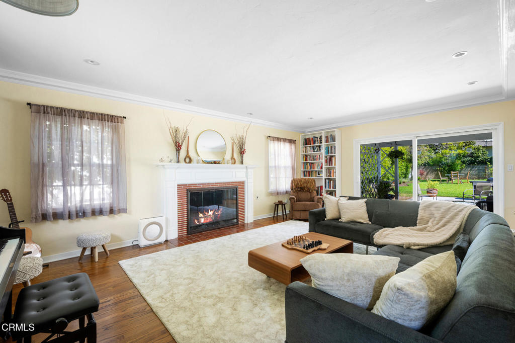 2175 Las Lunas Street