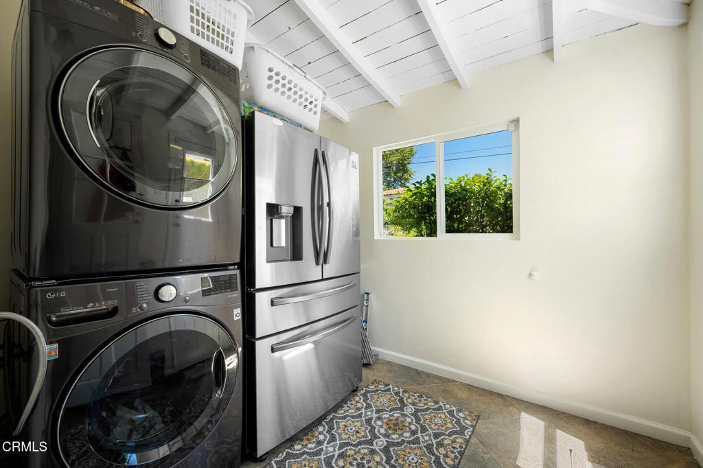 2175 Las Lunas Street