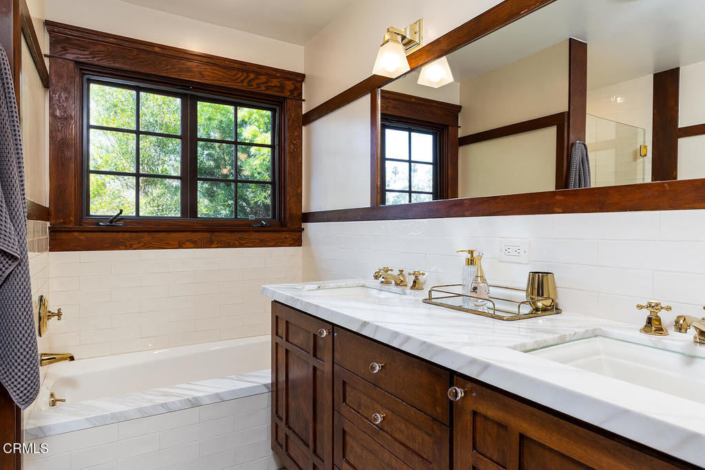 1031 Stratford Avenue