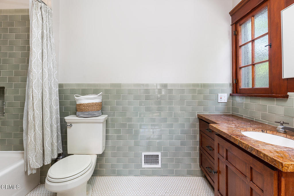 1031 Stratford Avenue