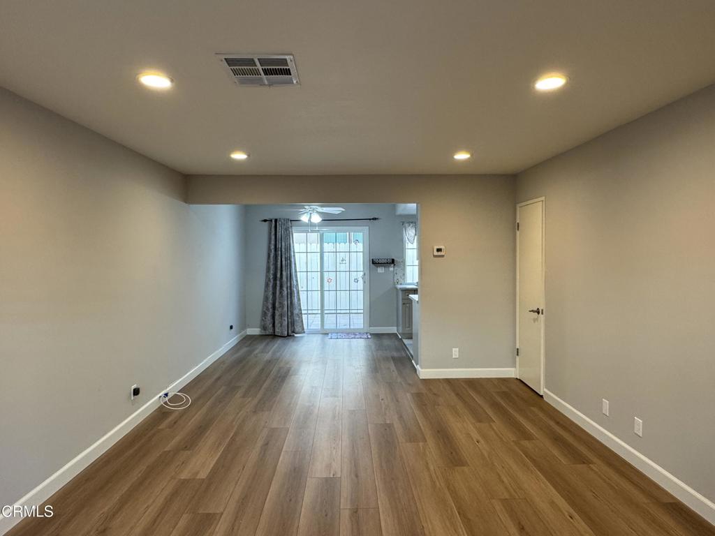 327 E Live Oak Street 17