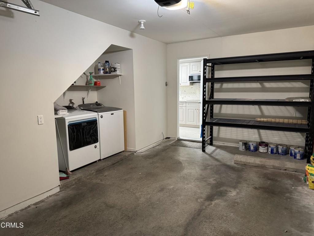 327 E Live Oak Street 17