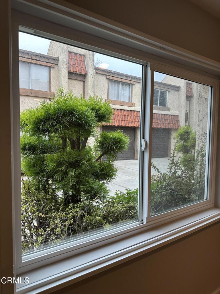 327 E Live Oak Street 17