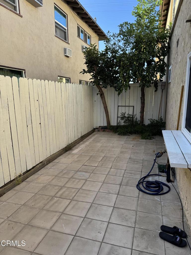 327 E Live Oak Street 17