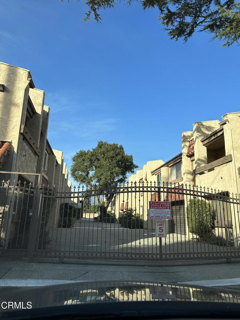 327 E Live Oak Street 17