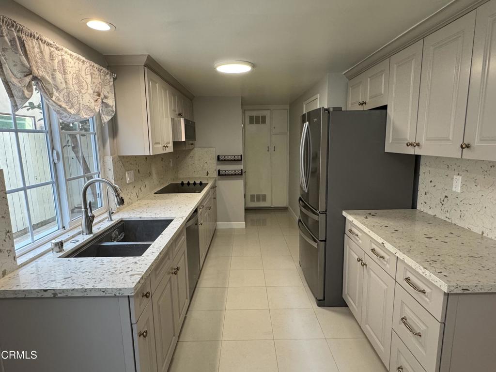 327 E Live Oak Street 17