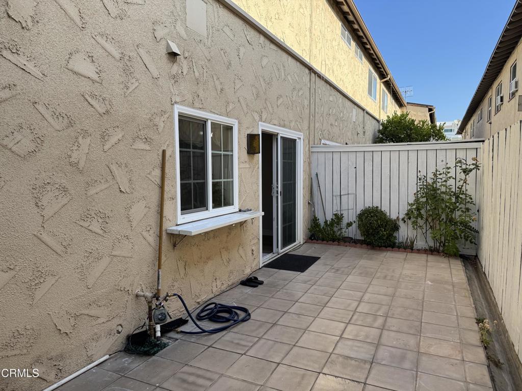 327 E Live Oak Street 17