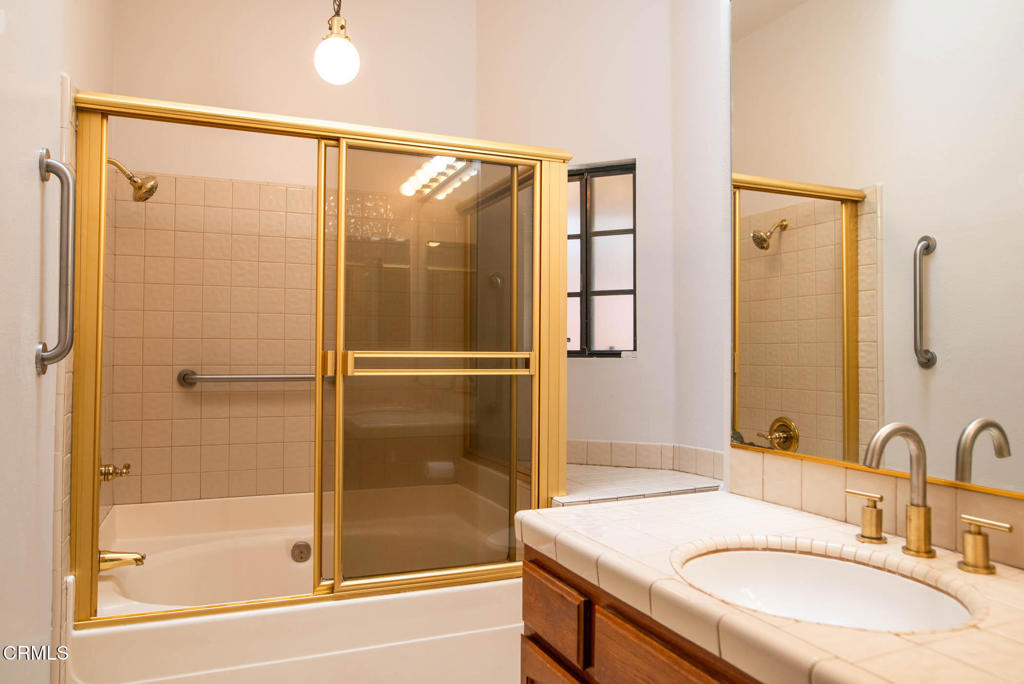 201 N Granada Avenue 3