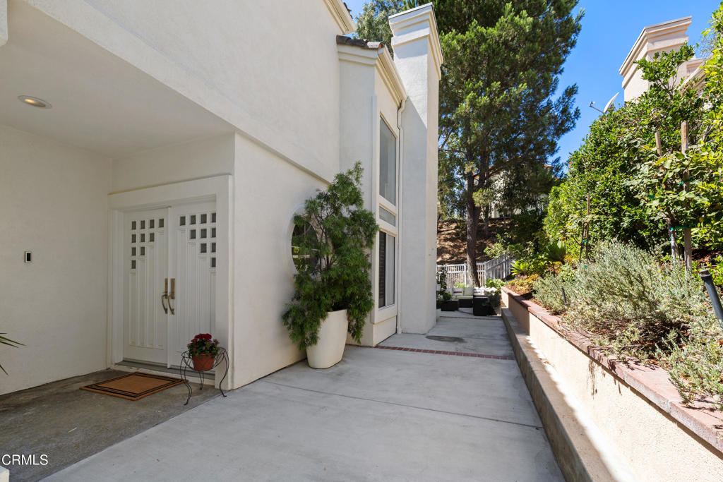 989 Calle La Primavera