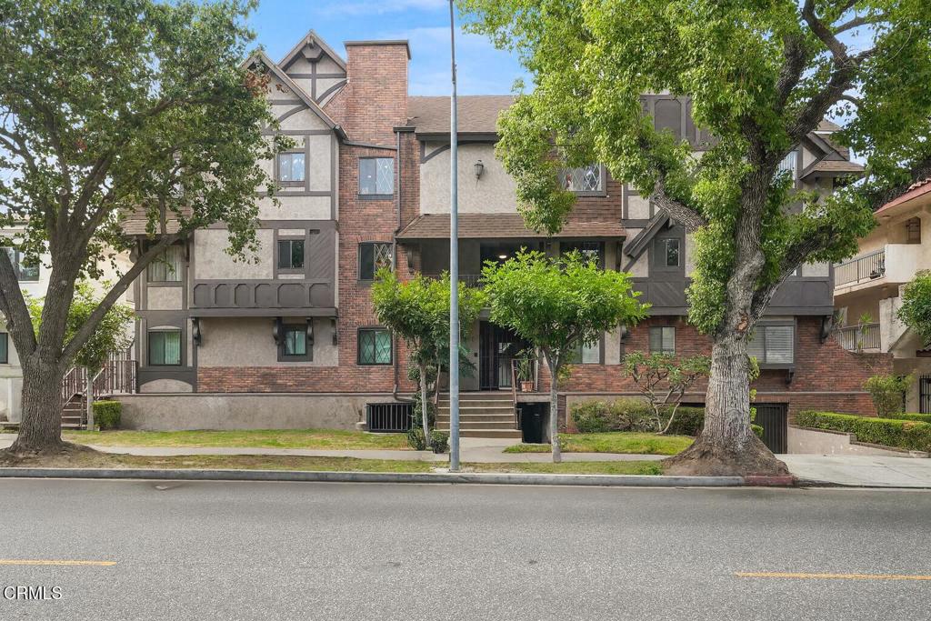 366 W California Avenue 6